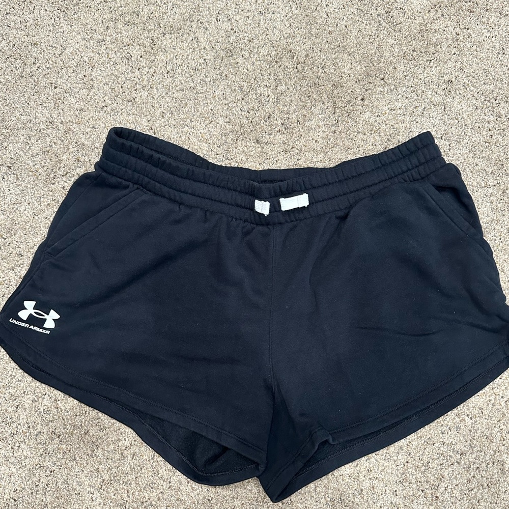 Under Armour women’s rival fleece shorts. Size XL excellent condition!